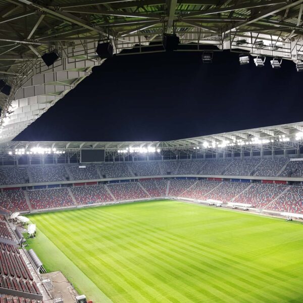 Floodlights on Ghencea Stadium Iluminat stadion Steaua 01 600x600